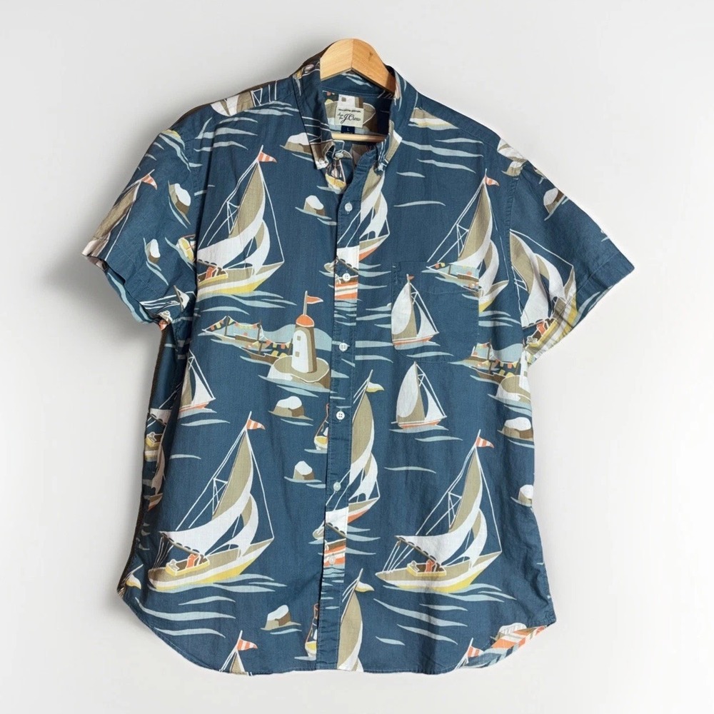 J Crew Shirt Mens L Blue Hawaiian Short Sleeve Button Up Sail Boats Ocean